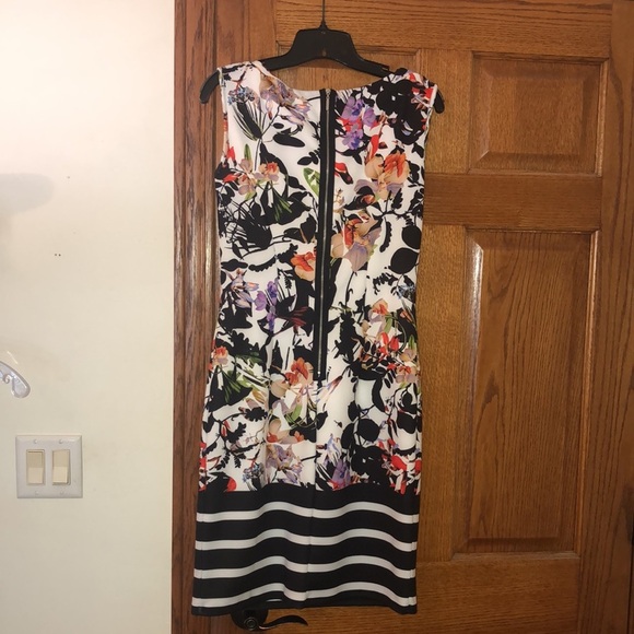 Isle Apparel flowered dress - Picture 2 of 5